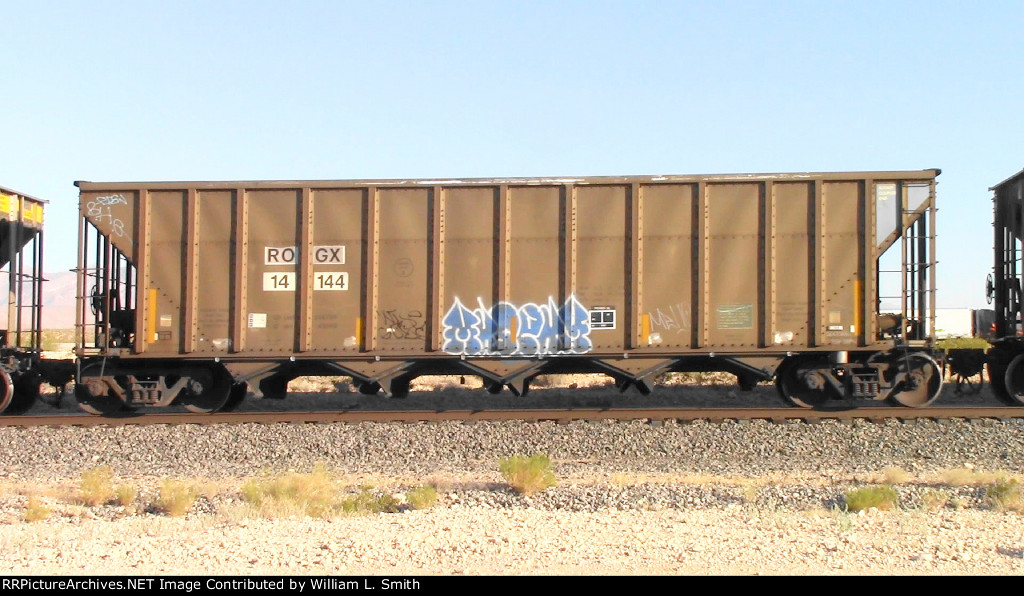 WB Unit Loaded Hooper Frt at Erie NV W-MdTrnSlv-Pshrs -90